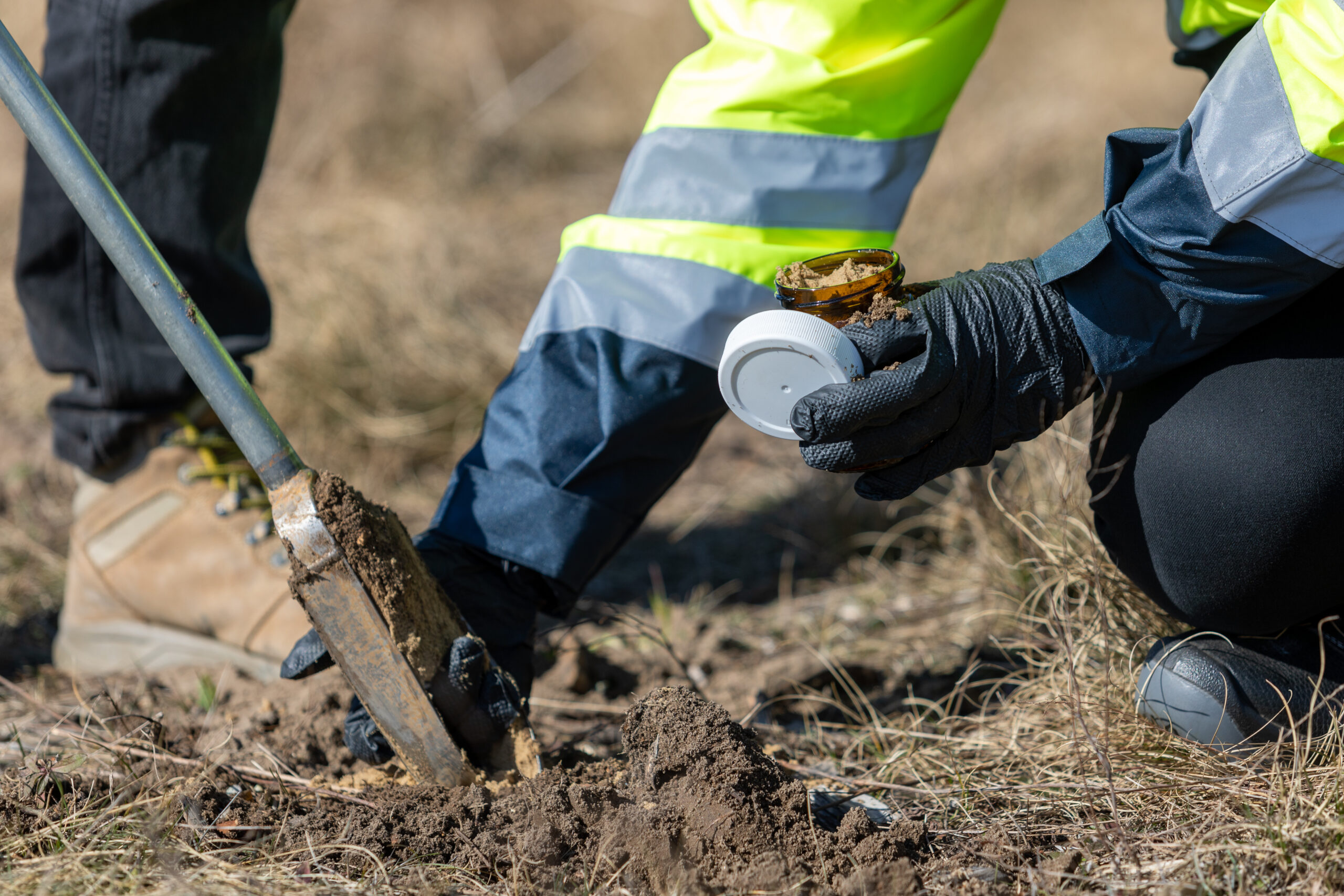 Akredytowane pobieranie wysokiej jakości próbek gruntu i wody